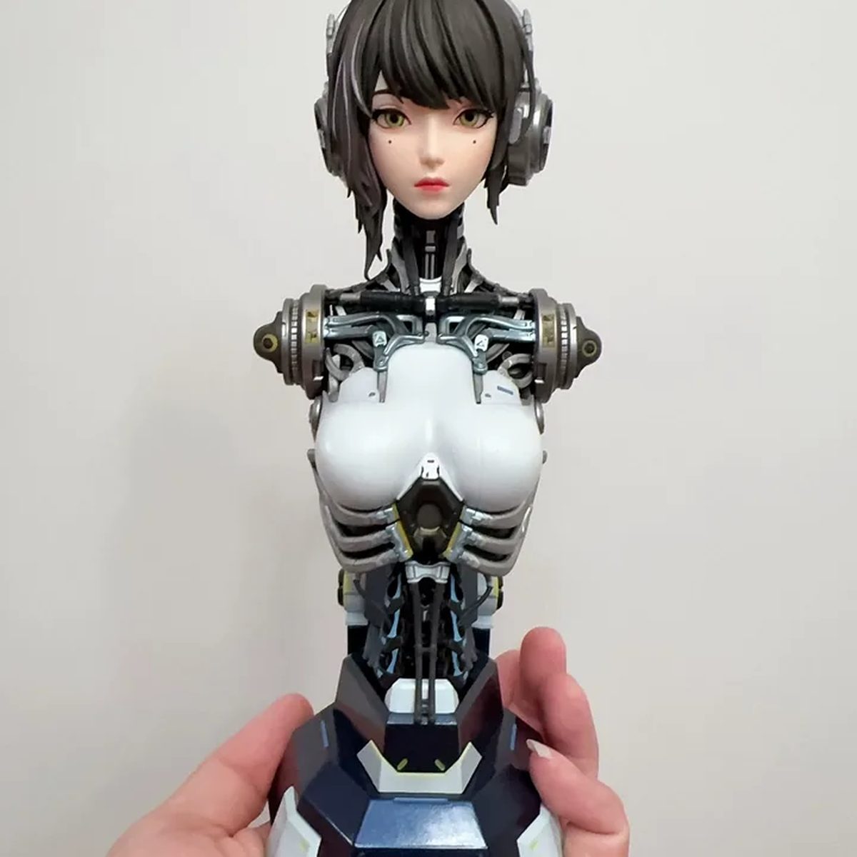 How Big Is a 1/4 Scale Figure Really? (With Comparisons) | FigureCosmos collectible busts