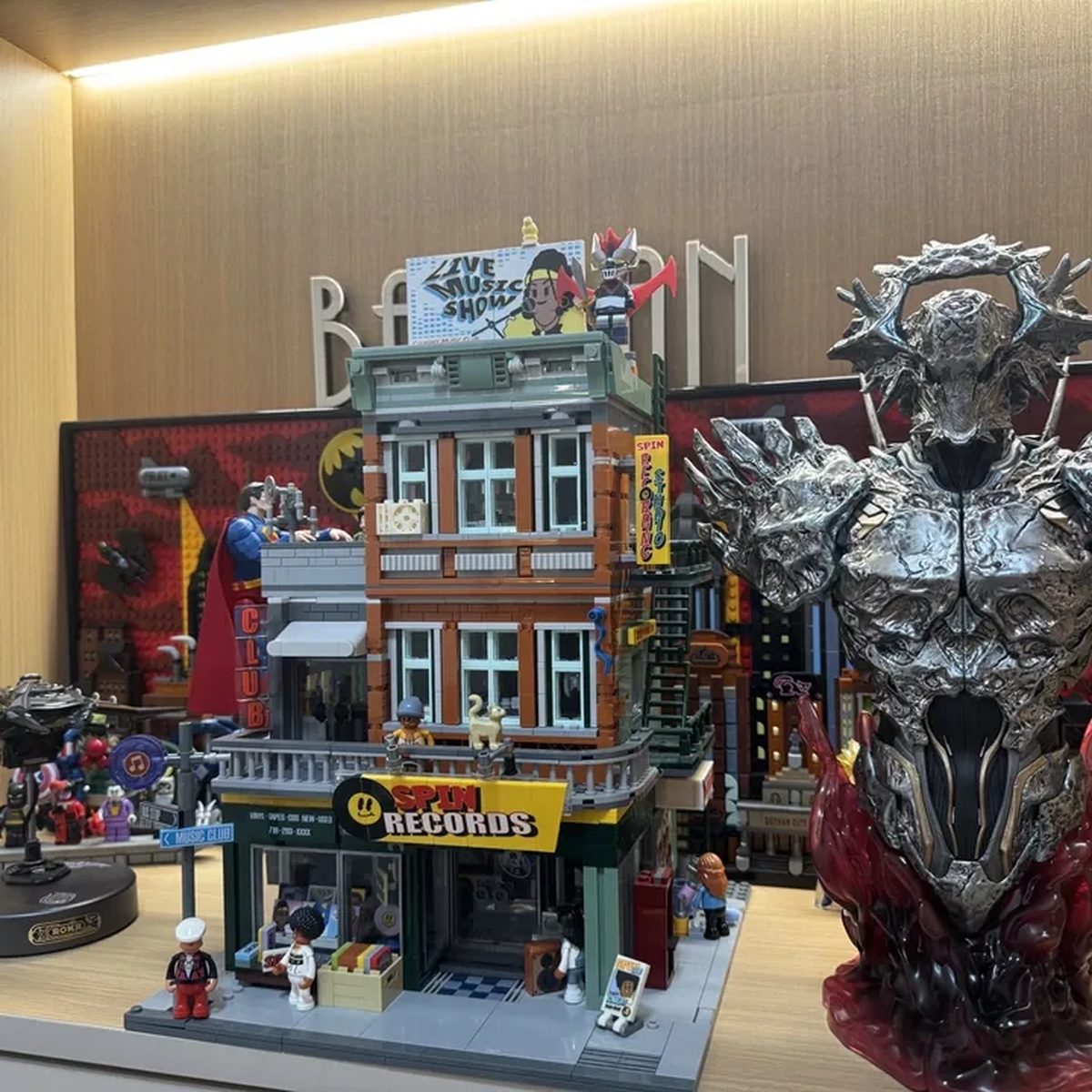 How Big Is a 1/6 Scale Figure Really? (With Comparisons) | FigureCosmos collectible busts