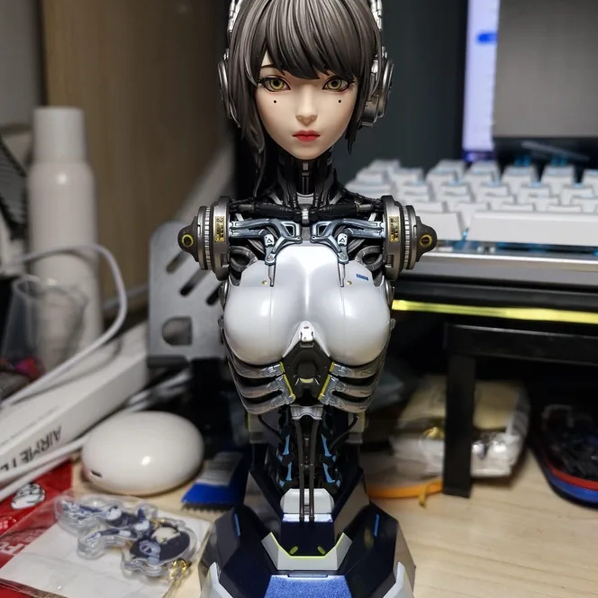 What Is 1/4 Scale? A Collector's Guide to Bust Sizes | FigureCosmos collectible busts