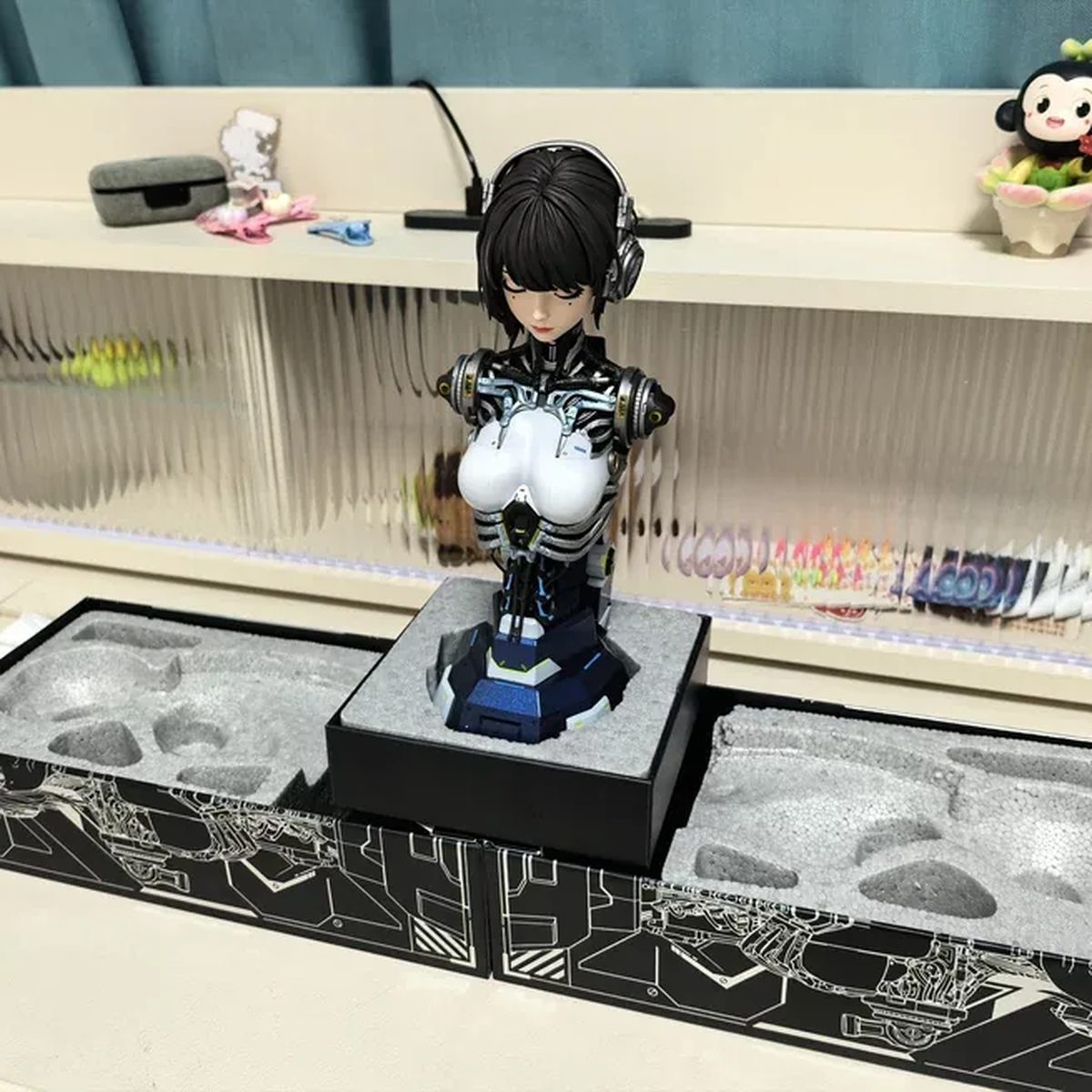 Protecting Paint on ABS Figures: Coats, Handling, Cleaning | FigureCosmos collectible busts